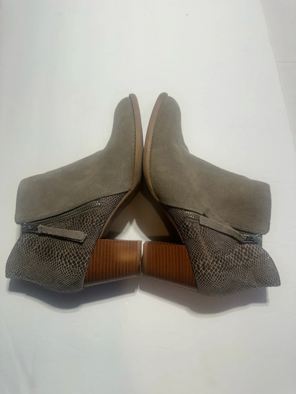 Vionic Anne suede upper tan snake print booties w block heel side zipper sz 10 - Picture 6 of 9